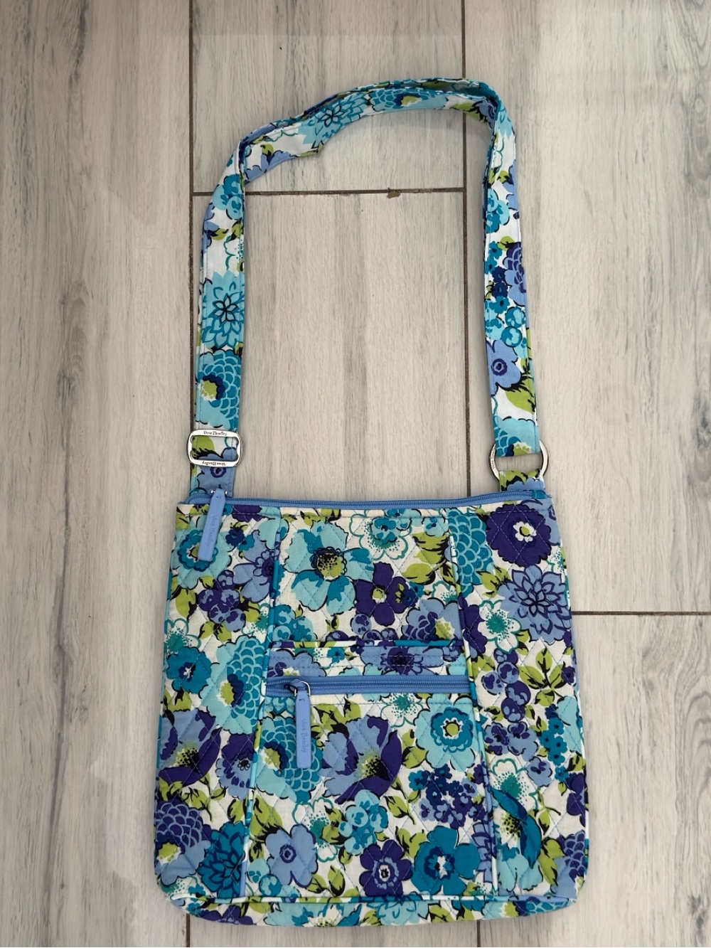 Vera Bradley Large Hipster in Blueberry Blooms Pattern